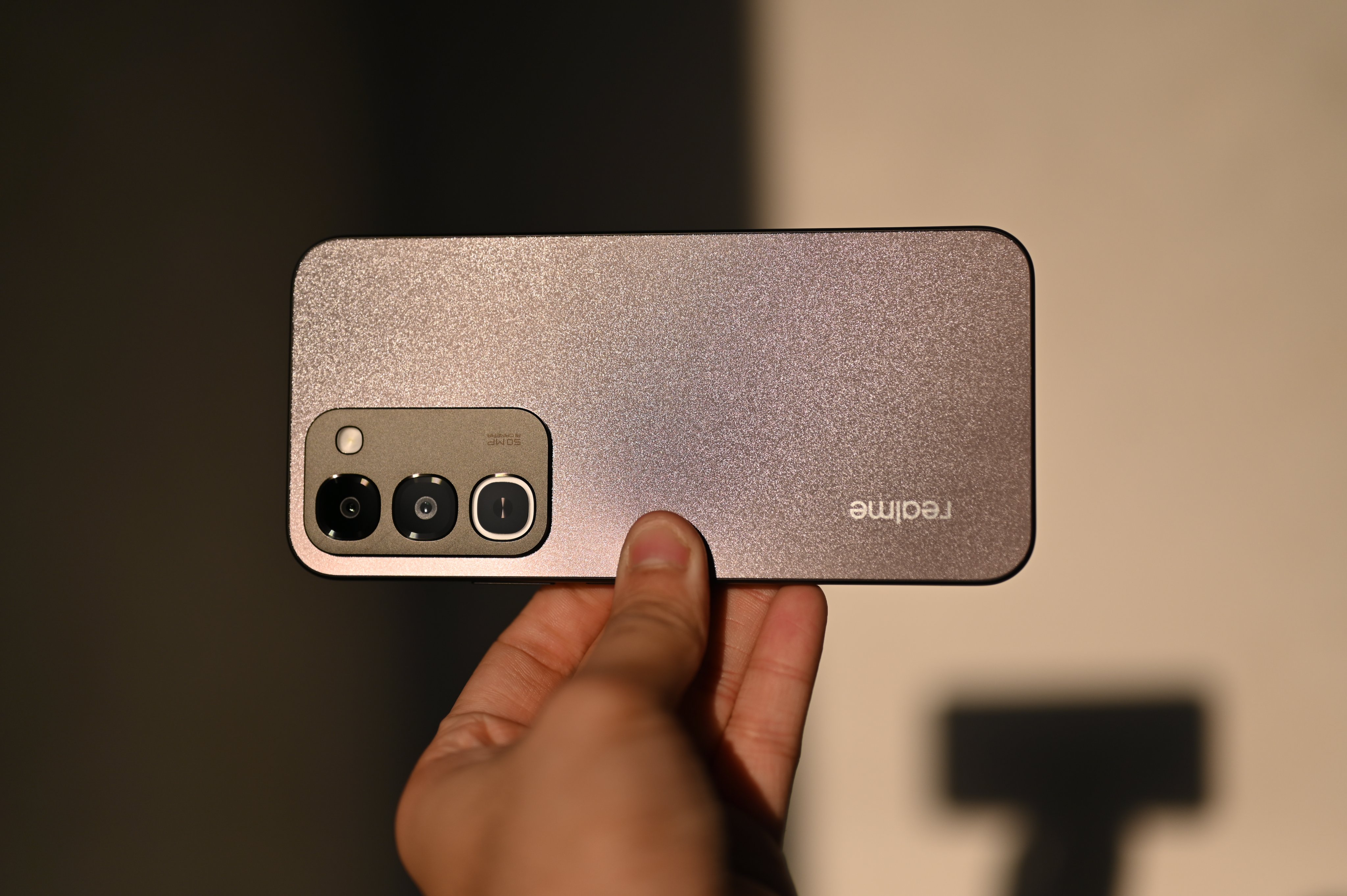Realme P4R 5G trang bị hệ thống camera chính 50 MP,