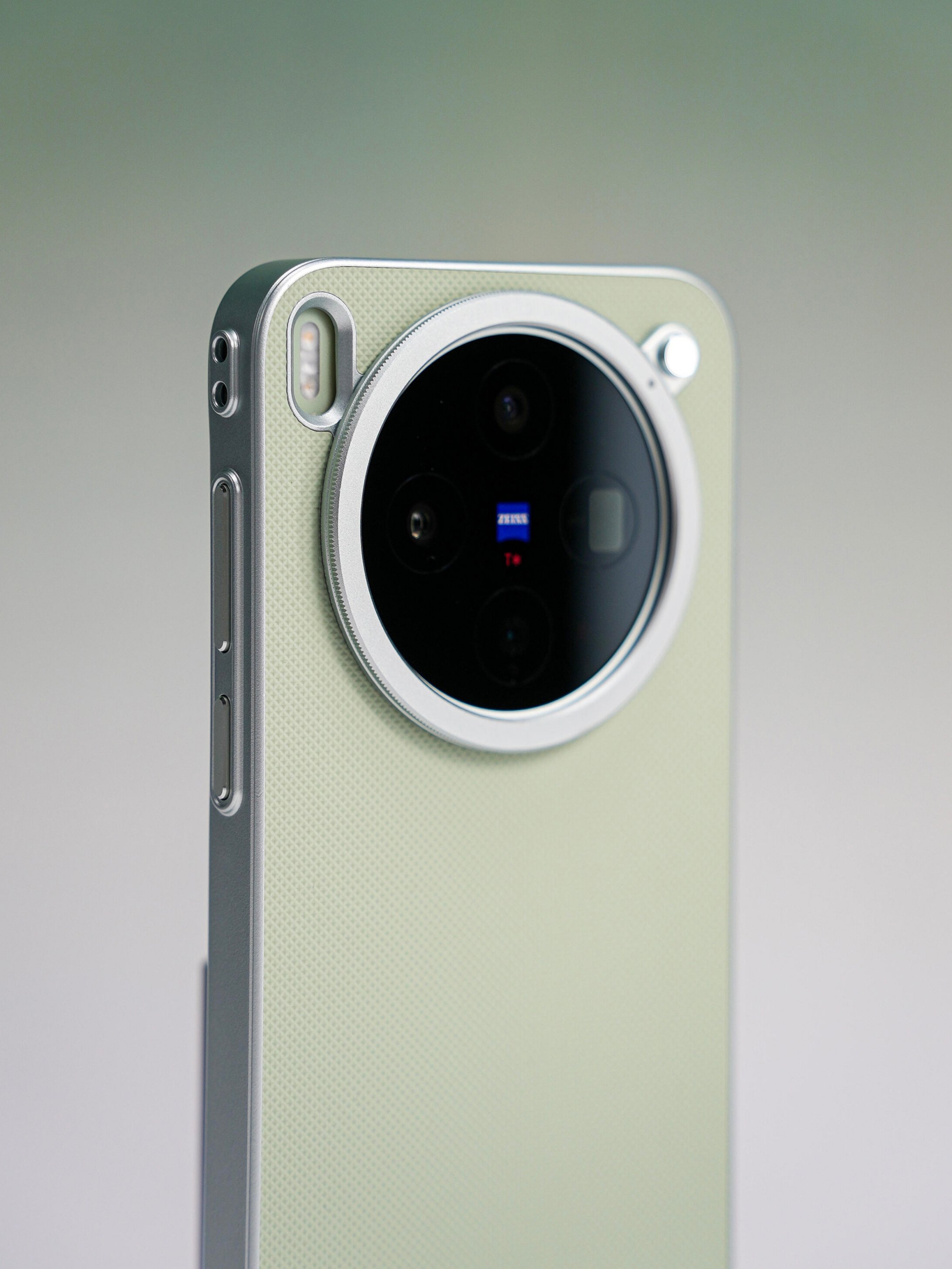 Vivo X300s trang bị camera chính 200MP