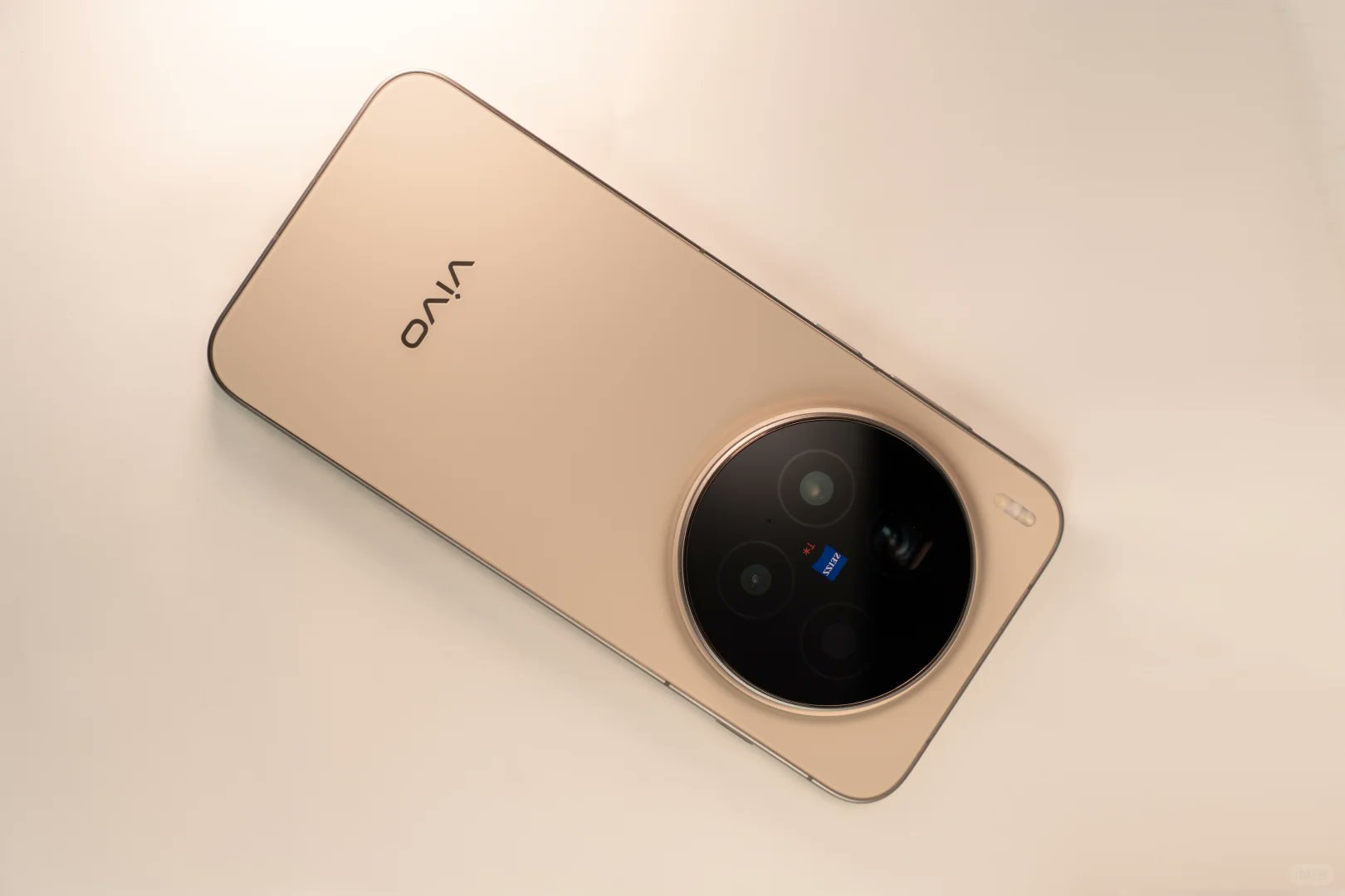 cận cảnh màn hình vivo x300