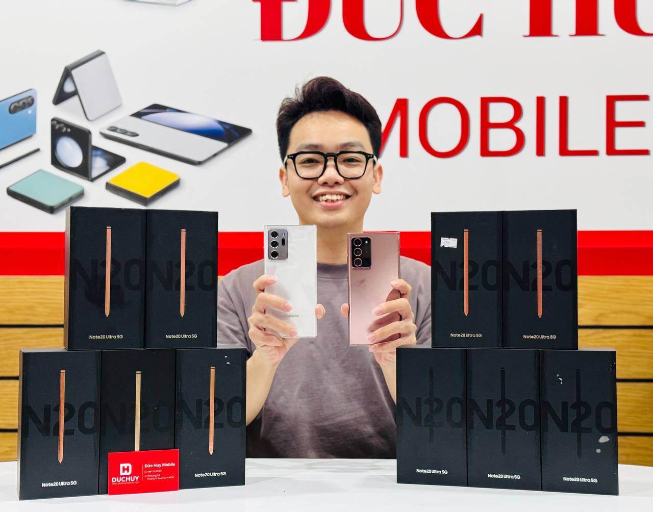 Điện thoại di động tại cửa hàng Đức Huy Mobile