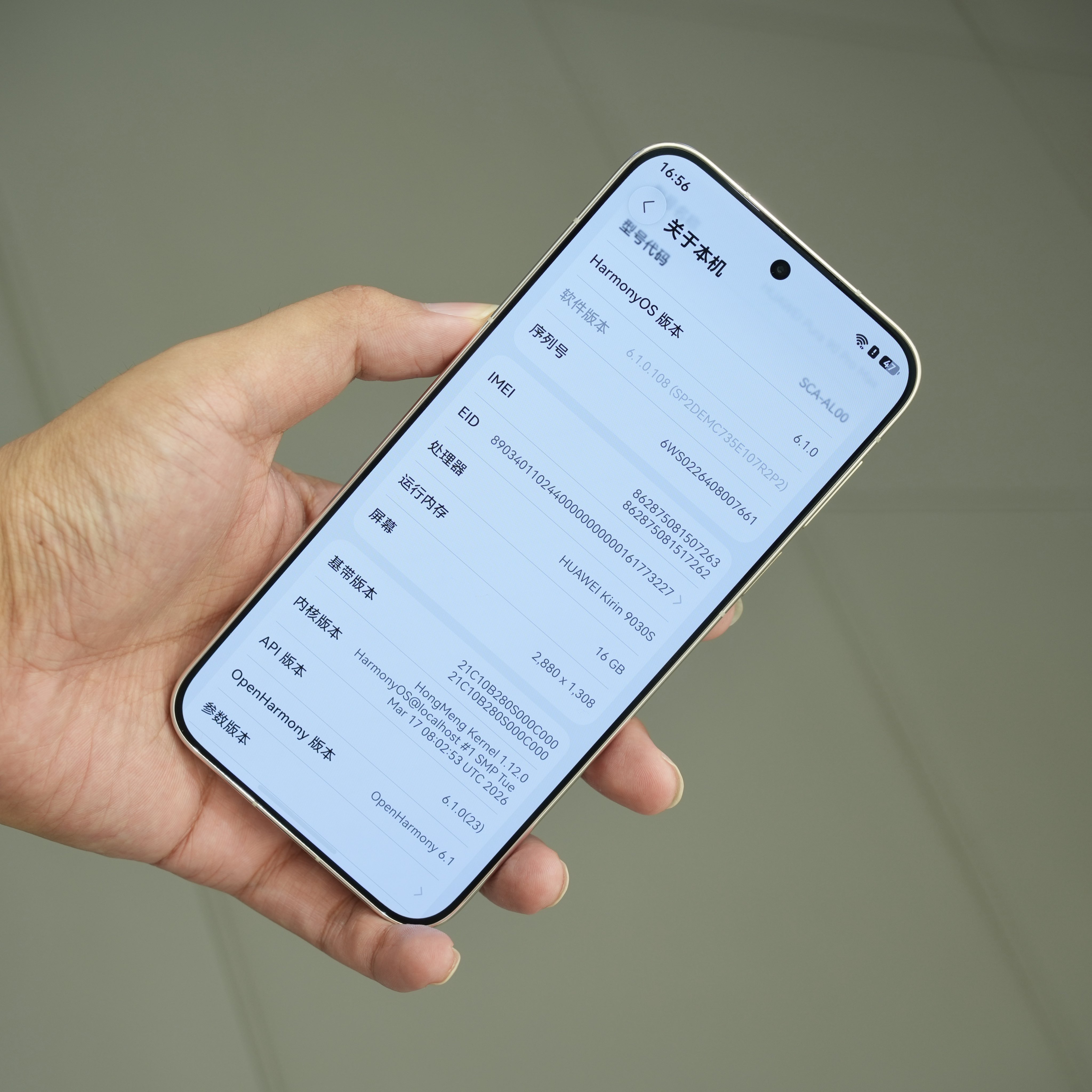 Huawei Pura 90 Pro Max được trang bị màn hình LTPO OLED kích thước 6,9 inch