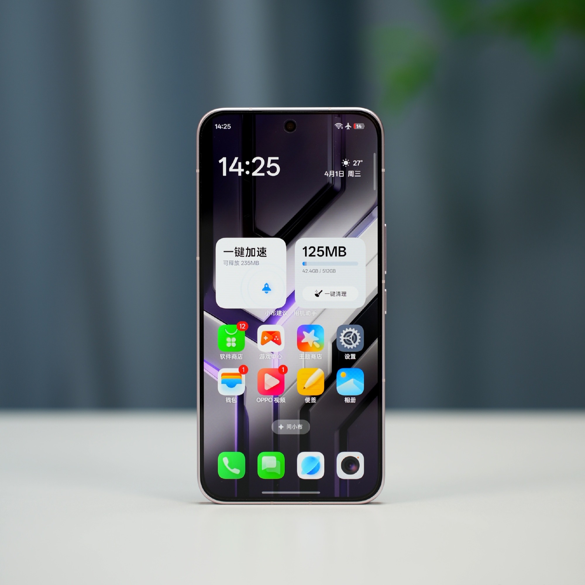 Máy trang bị tấm nền AMOLED kích thước 6.78 inch