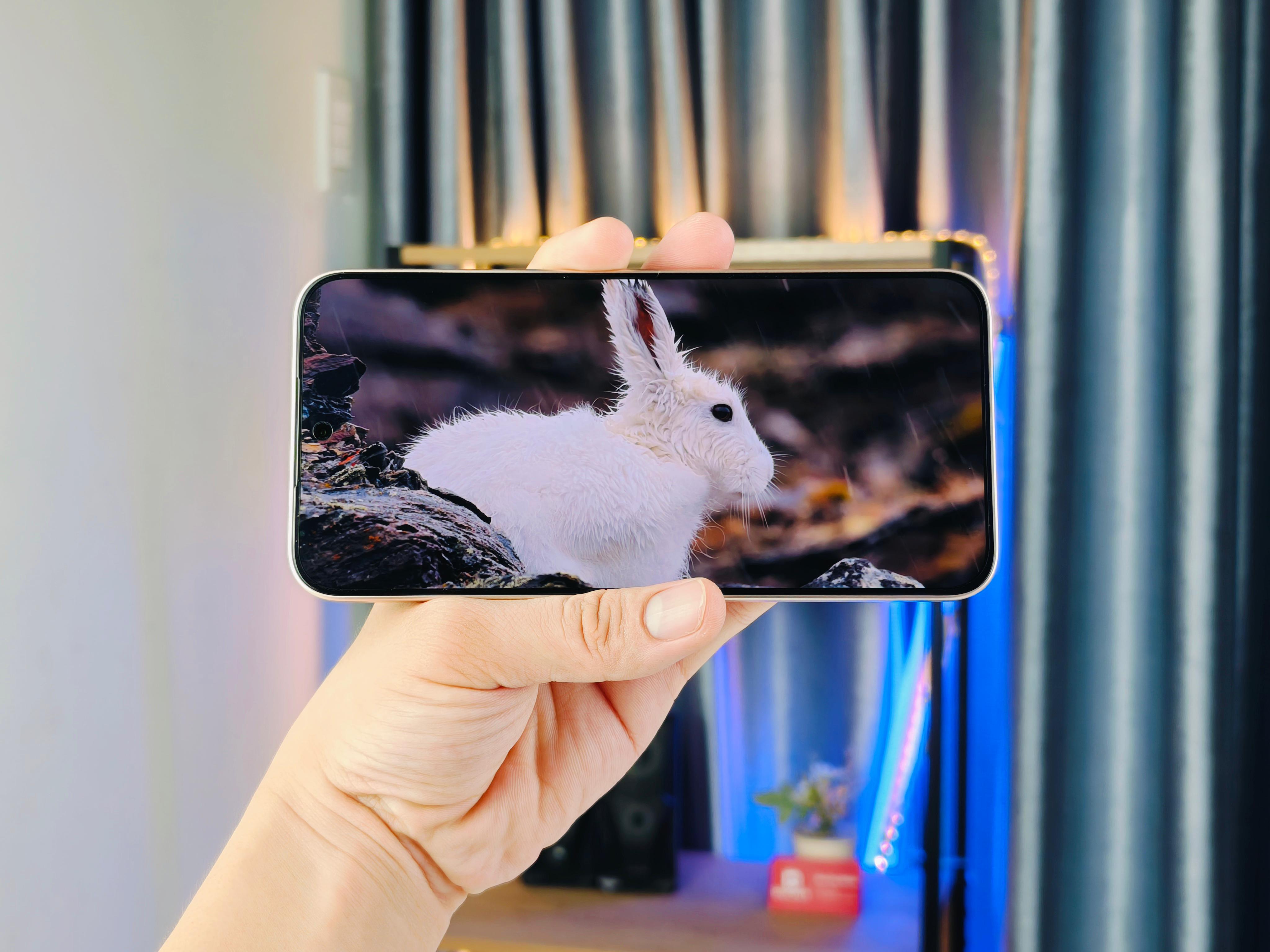 xiaomi 15t cũ có màn hình đẹp tuy nhiên viền hơi dày