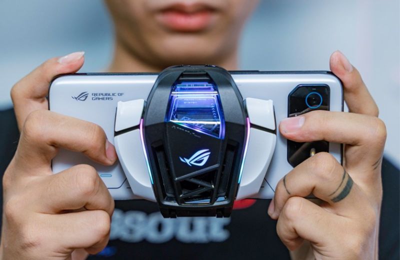 gaming phone thường có thiết kế hầm hố, khác biệt