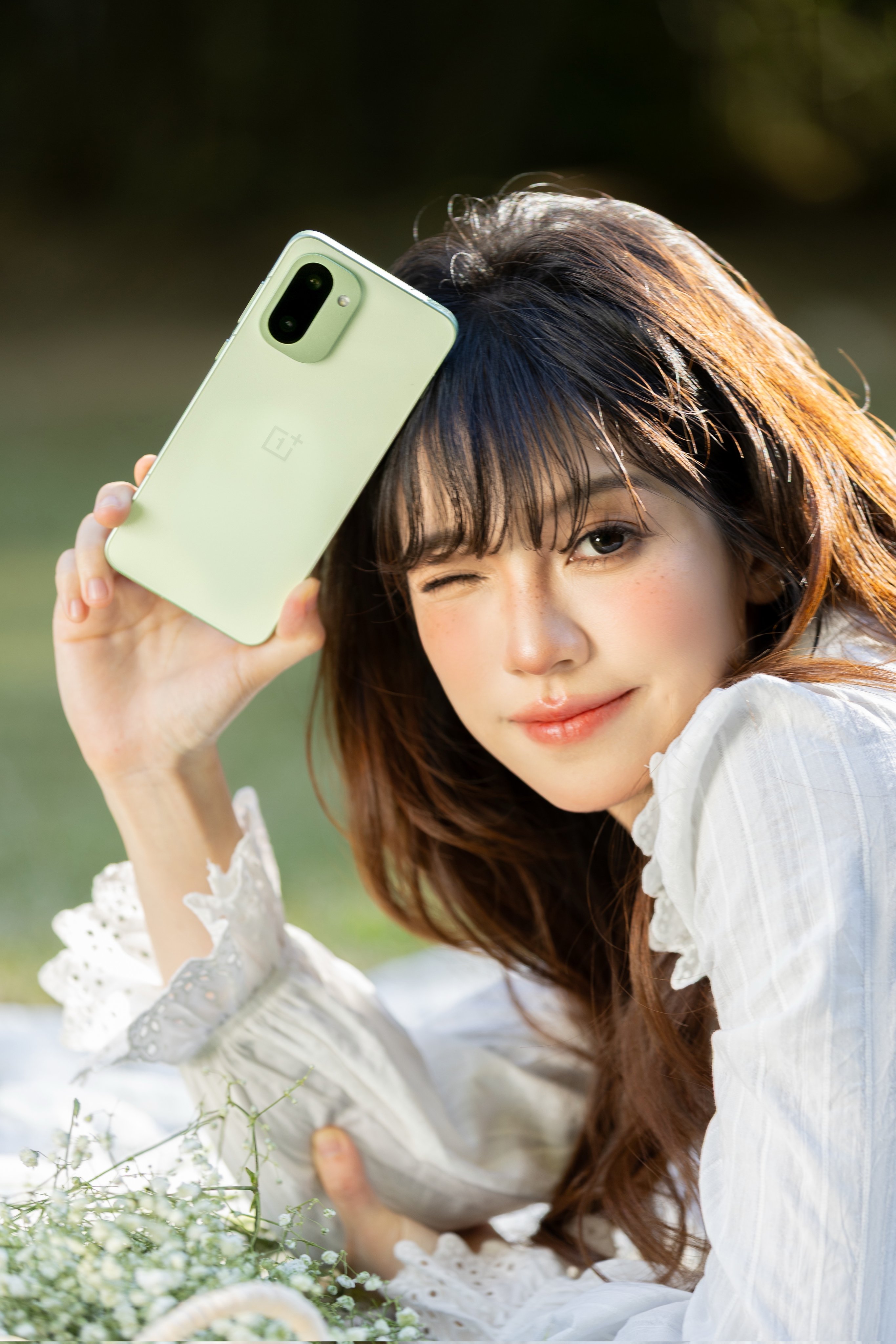 Thiết kế oneplus ace 6t tinh tế đơn giản