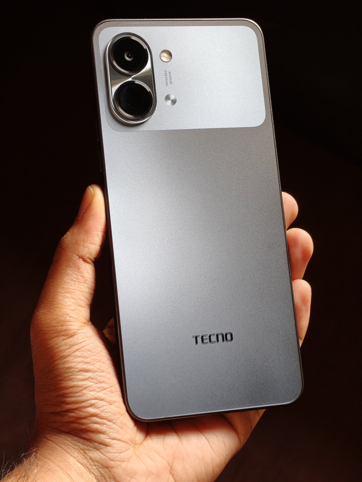 Tecno Spark Go 3 có thiết kế hiện đại