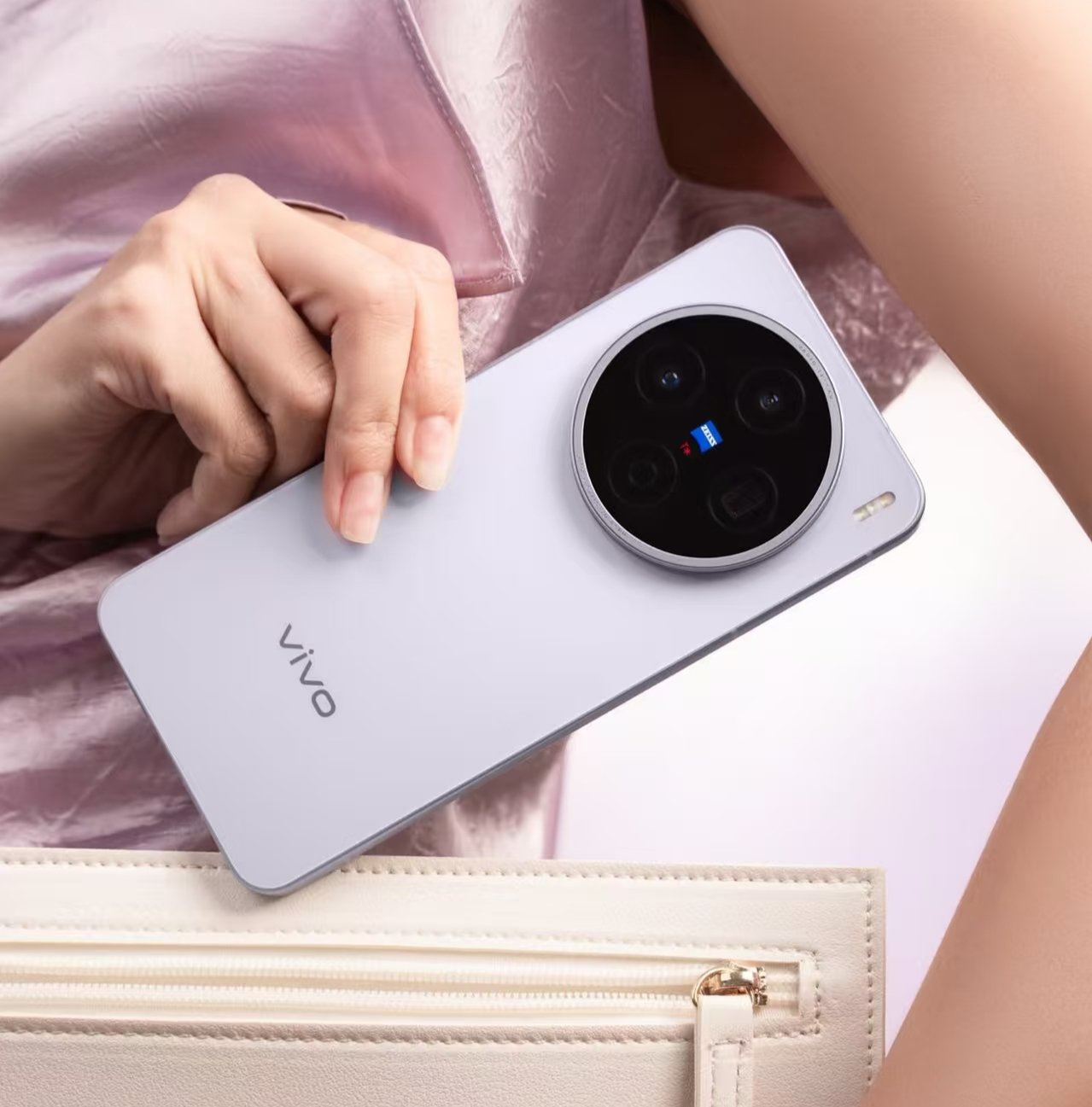 vivo X300s có thiết kế tương đồng với các mẫu X300