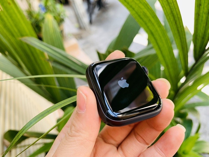 apple series 5 44mm lte đánh giá mặt