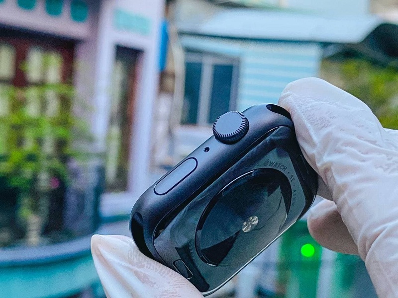 cạnh phải Apple Watch SE 44mm (GPS) 