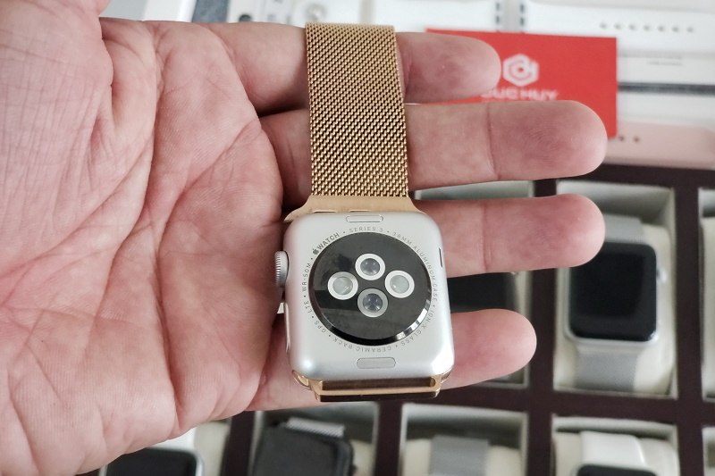 mua apple watch series 3 mặt lưng 