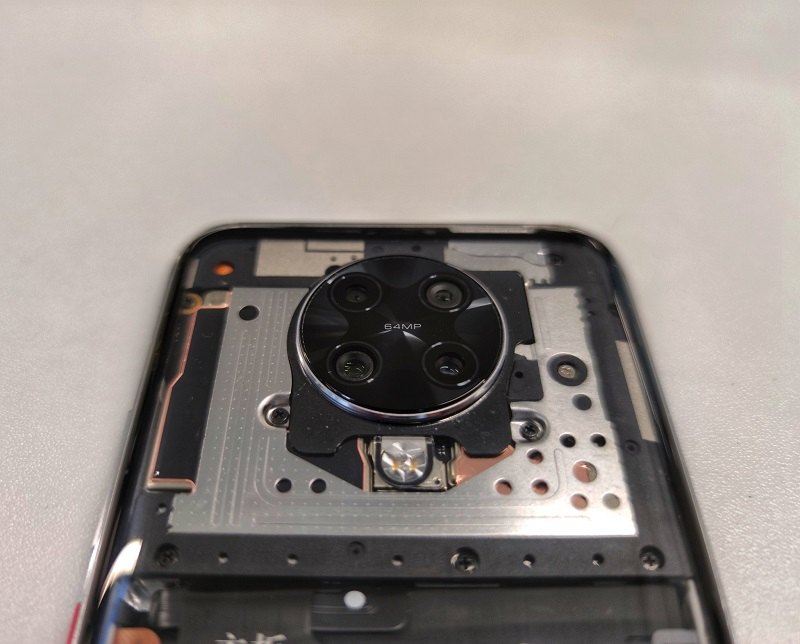 Cụm camera trên Redmi K30 Pro có mặt lưng trong suốt
