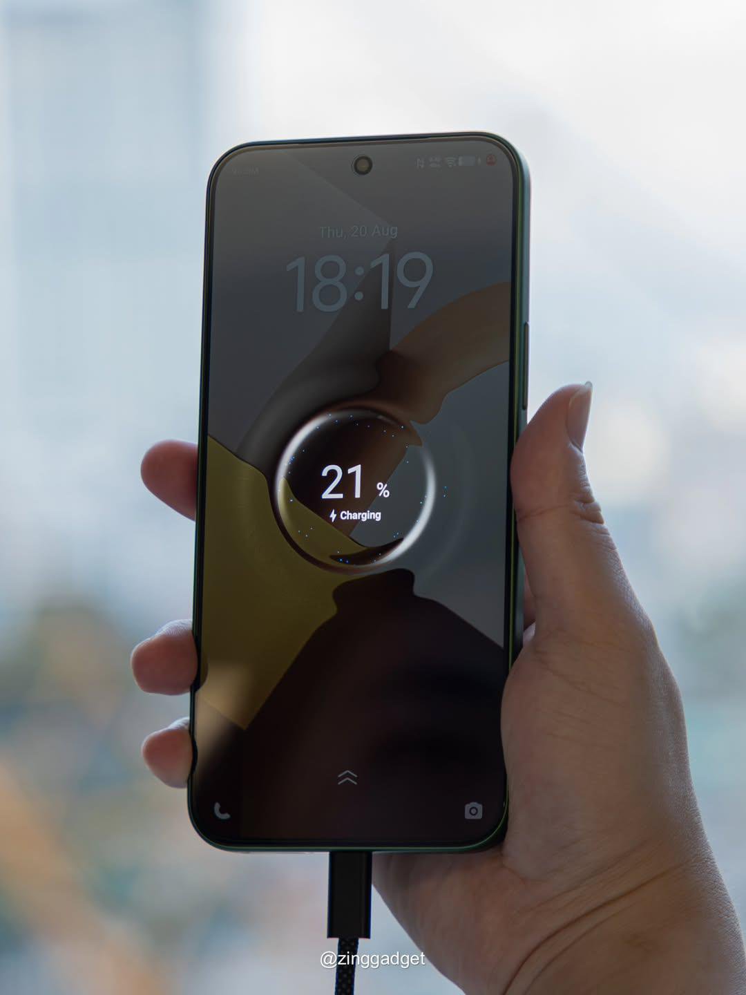 vivo V80 Lite sử dụng tấm nền AMOLED kích thước 6,83 inch