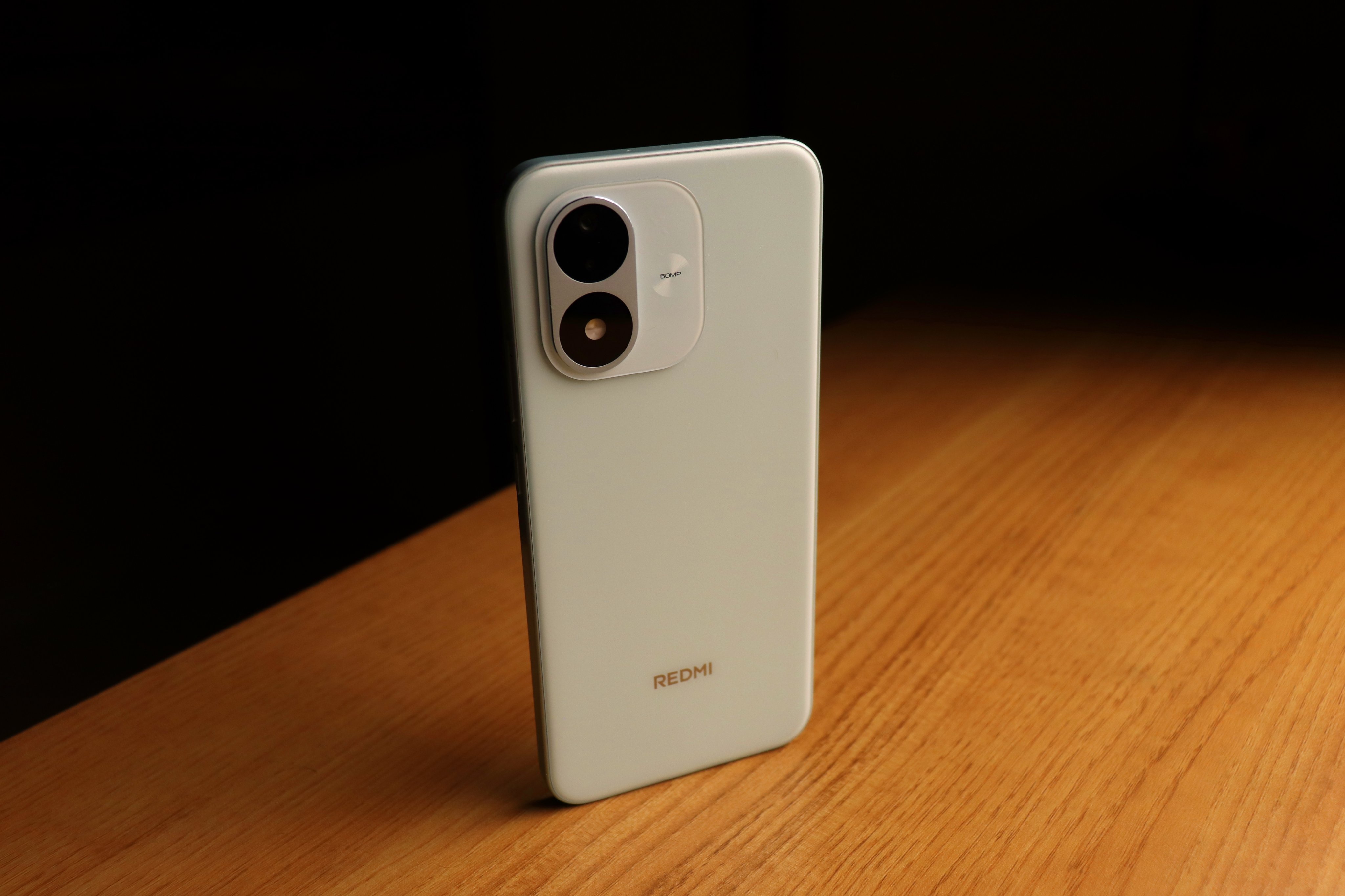 Redmi 17 5G 256GB có ngoại hình nguyên khối