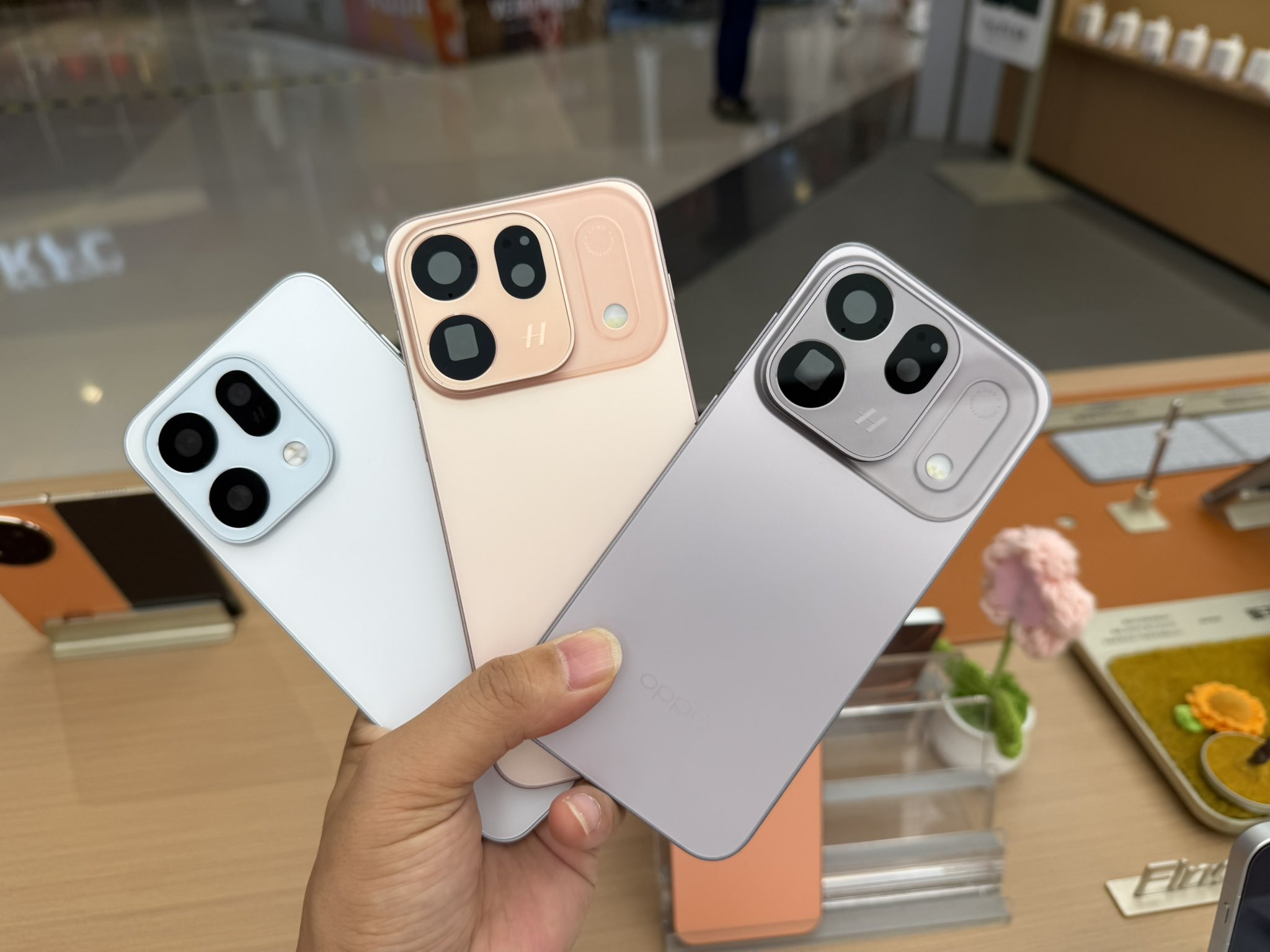 Find X10 Pro Max khi cả ba camera sau đều dùng cảm biến độ phân giải 200MP