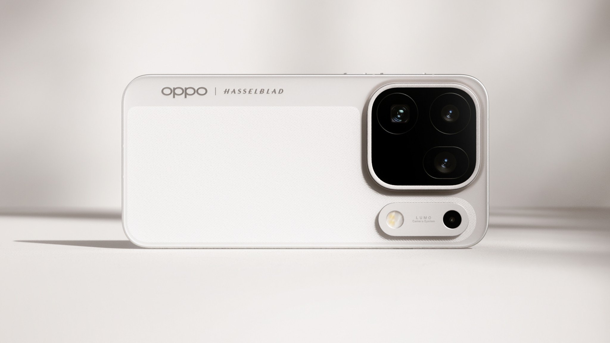 OPPO Find X10 trang bị 3 camera chính độ phân giải 200MP