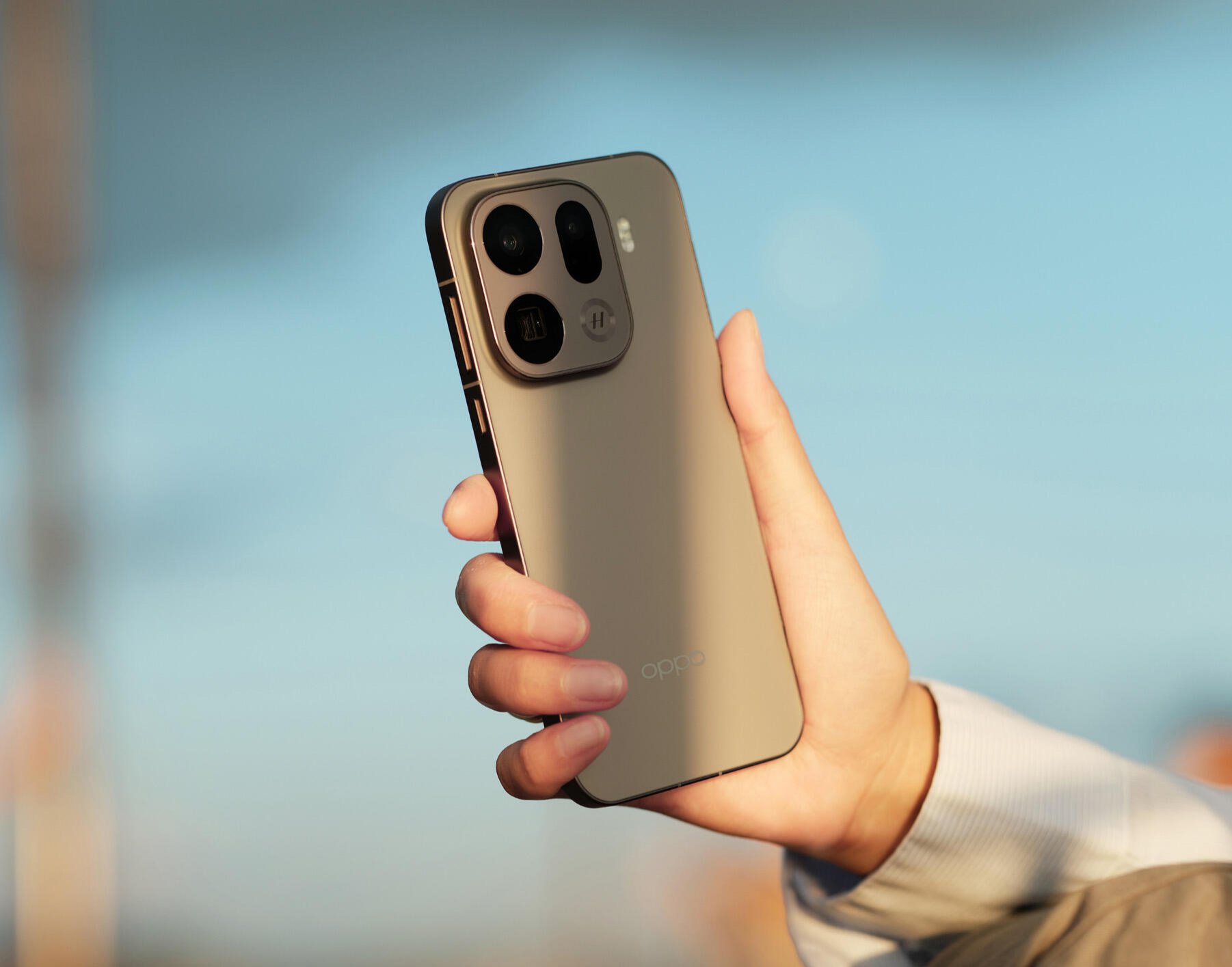 OPPO Find X10 Pro Max có thiết kế mỏng, nhẹ