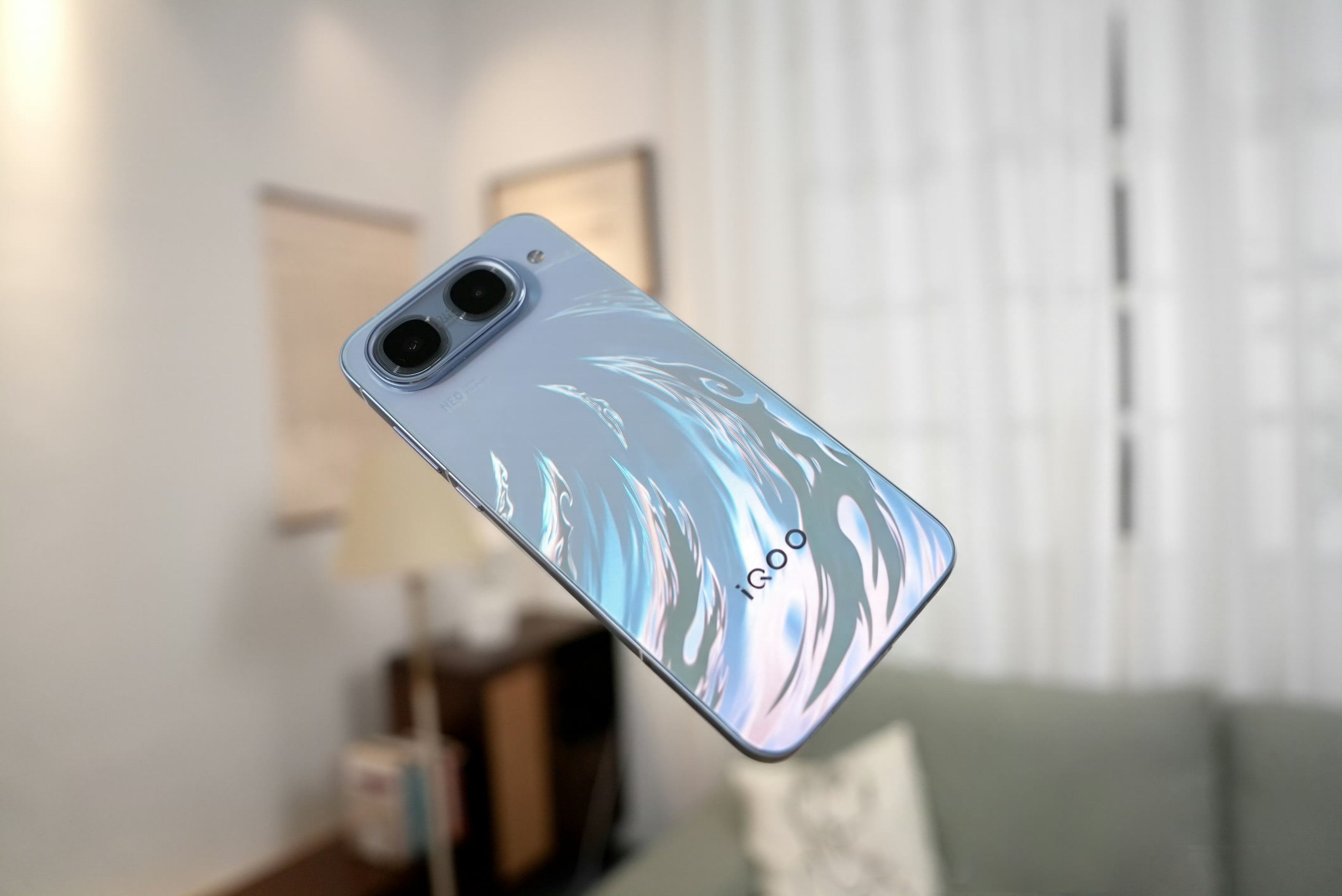 iQOO Neo 11 Ultra có thiết kế hiện đại