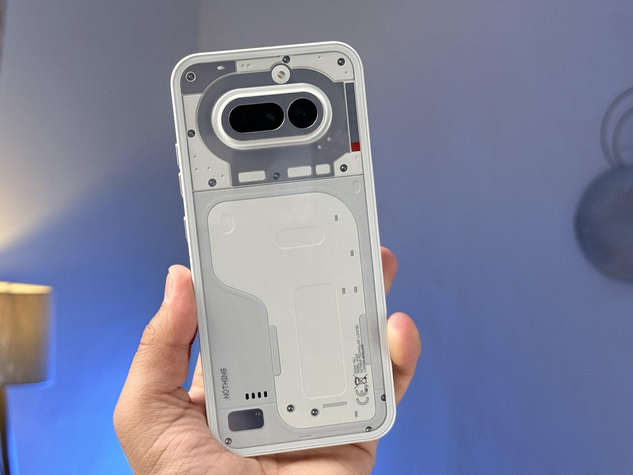 Nothing Phone 4a 256GB có thiết kế trong suốt