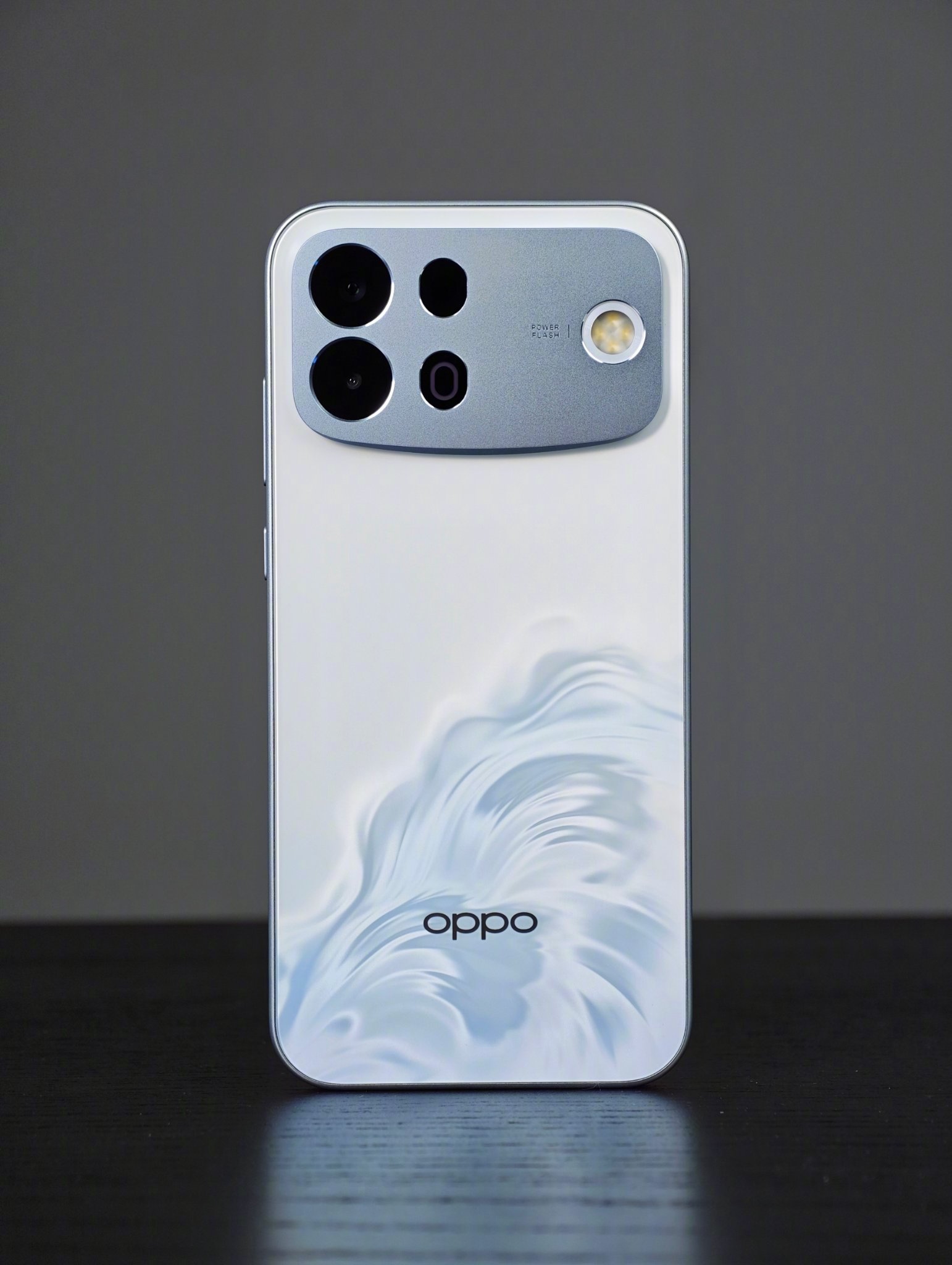 Oppo A7 Pro Max có thiết kế mỏng nhẹ