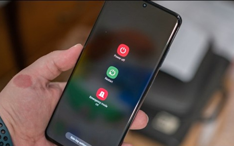 Sử dụng tổ hợp phím cứng để tắt nguồn