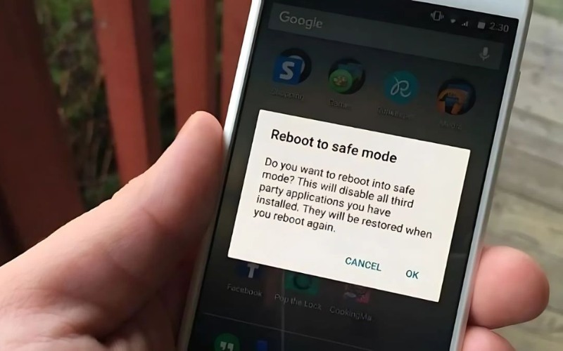 Tại sao điện thoại vẫn tự vào lại Safe Mode?