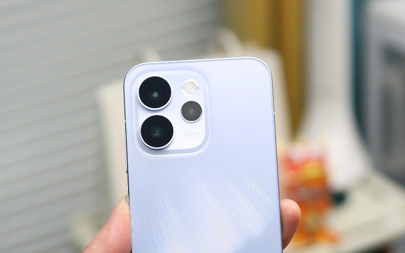 Camera: Nâng cấp mạnh mẽ cở camera selfie 50MP