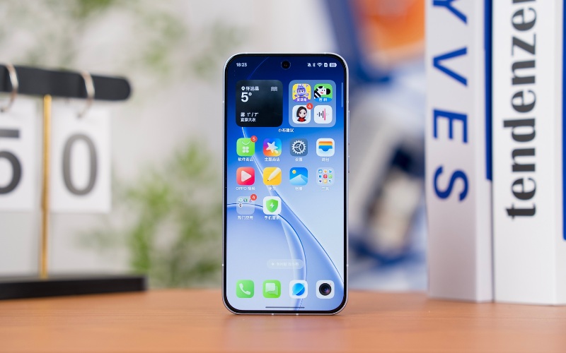 Màn hình: Màn AMOLED độ tương phản sắc nét