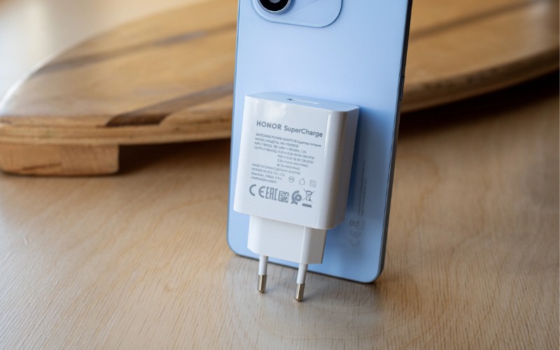 Pin 7000 mAh và sạc 45W