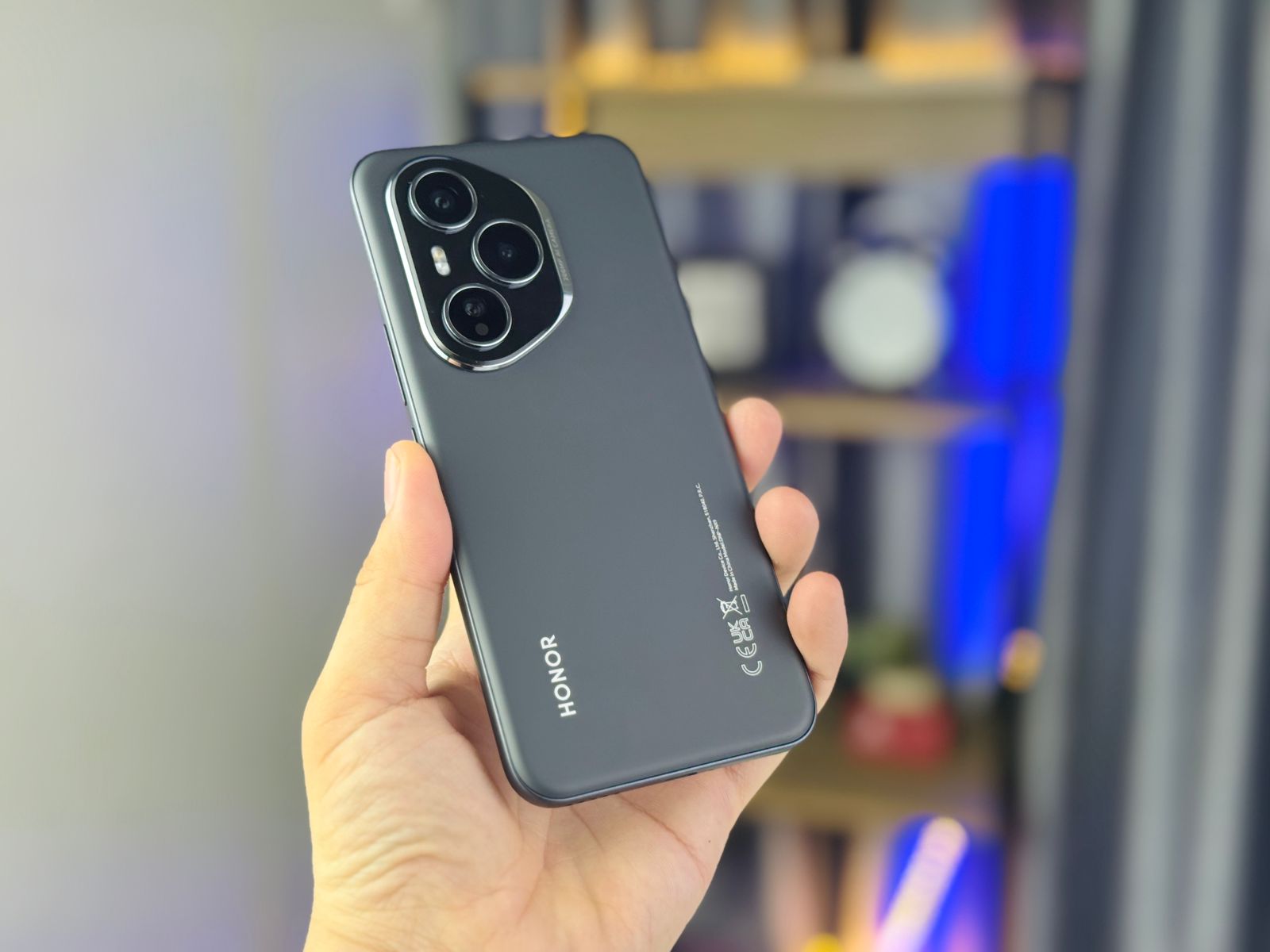 Honor 400 Pro 5G có thiết kế gọn nhẹ