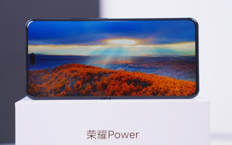 Dung lượng pin “bá đạo” 8000mAh và sạc nhanh 66W
