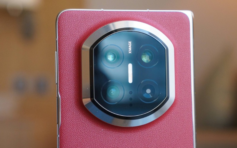 Camera chính khẩu độ biến thiên