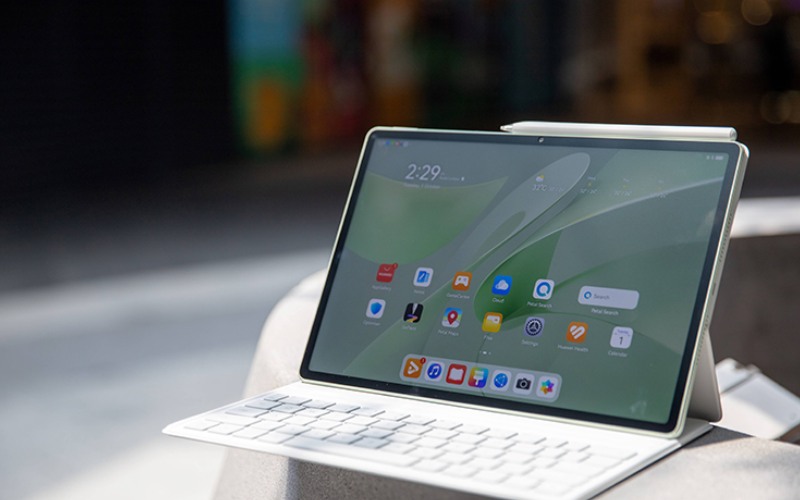 Pin 10.100 mAh và sạc nhanh 66W