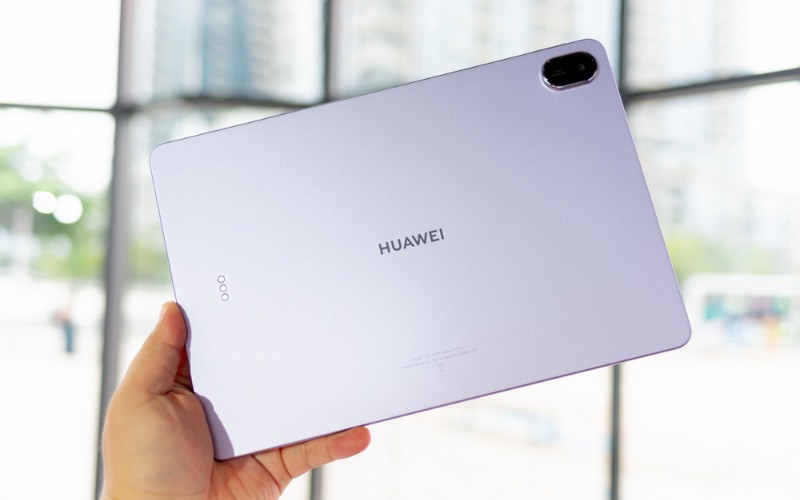 Thiết kế kim loại nguyên khối, mỏng 6.1mm