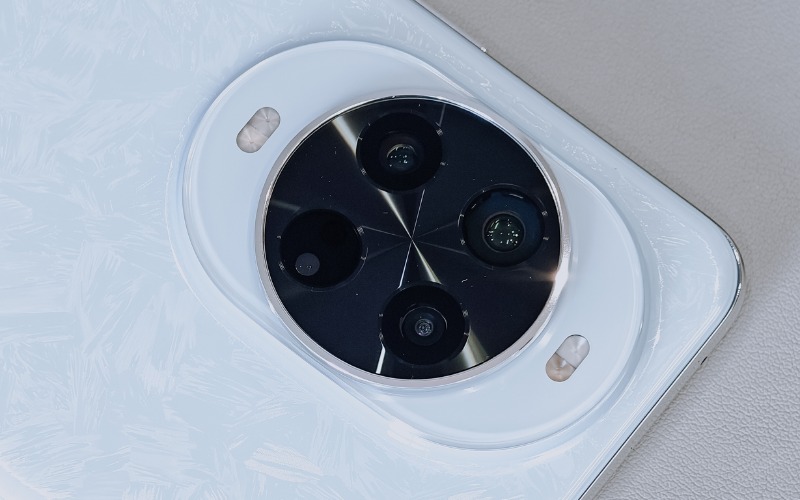 Camera 50MP hỗ trợ zoom quang 3x