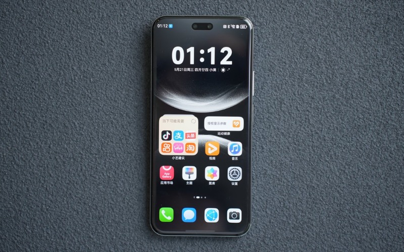 Màn hình được nâng cấp lên LTPO OLED
