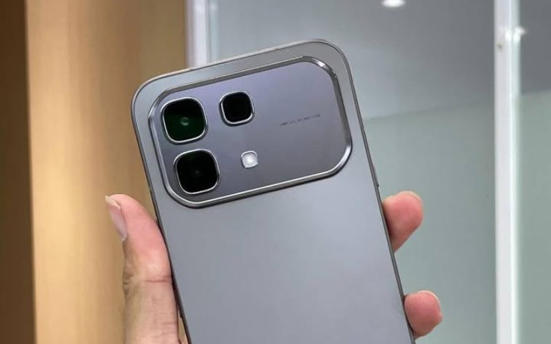 Camera 50 MP chống rung OIS