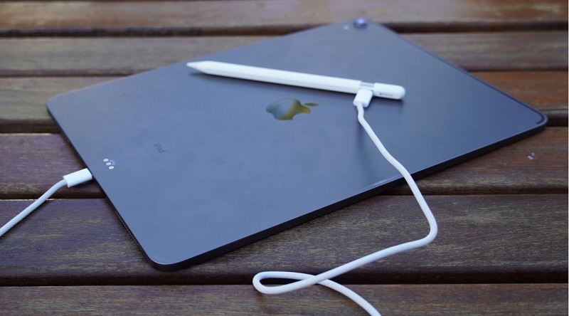 Apple Pencil 1 khác Apple Pencil USB-C về cách sạc