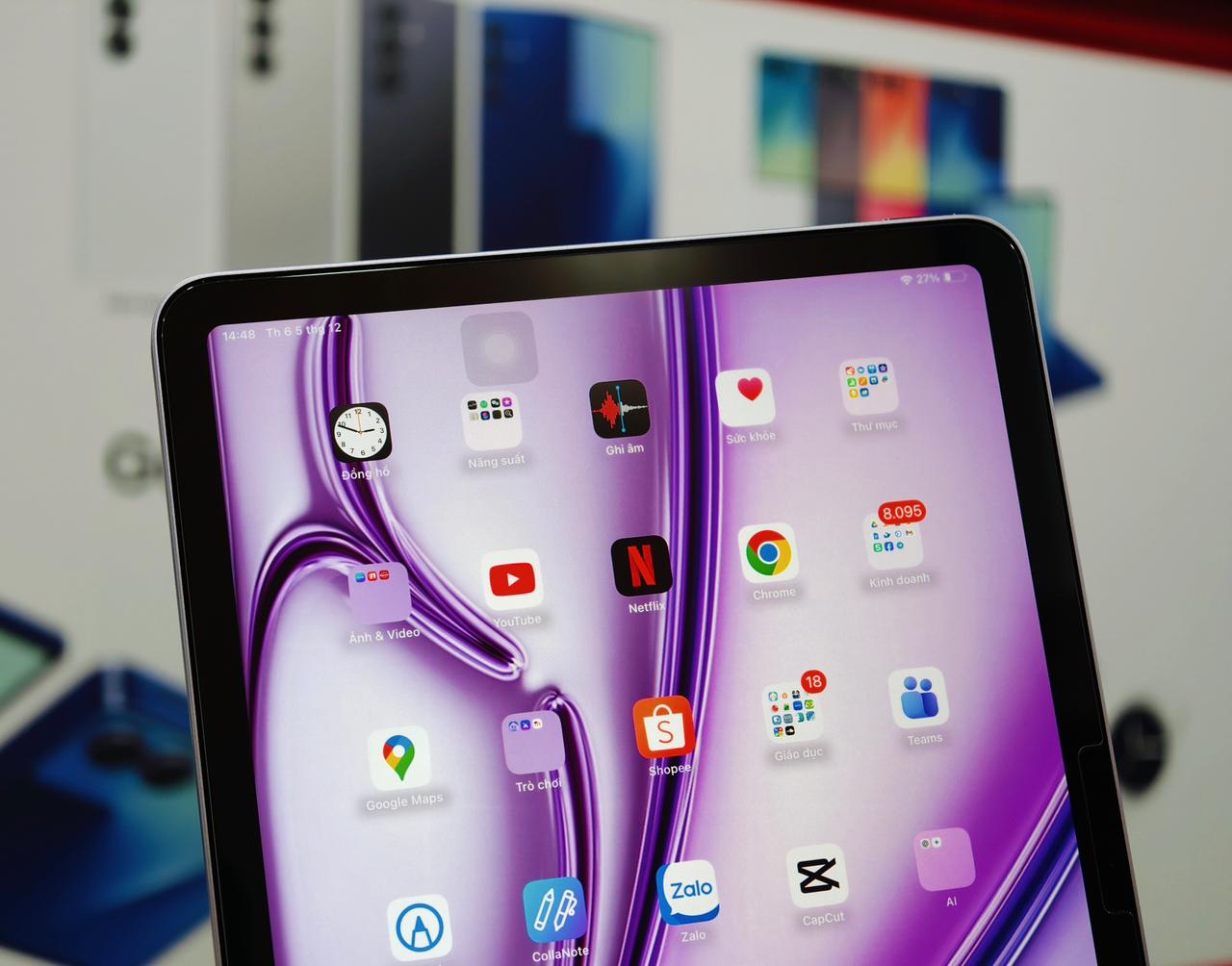 Máy được trang bị thêm nhiều tính năng hiện đại. 