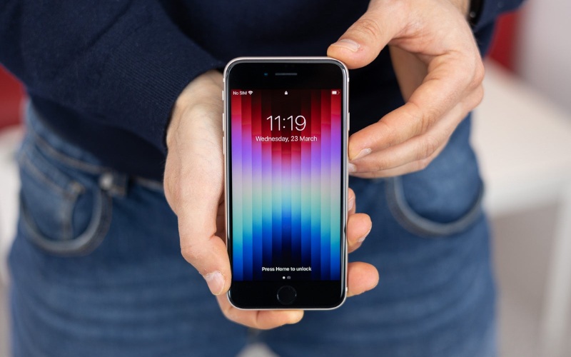 Có nên mua iPhone SE vào thời điểm này không