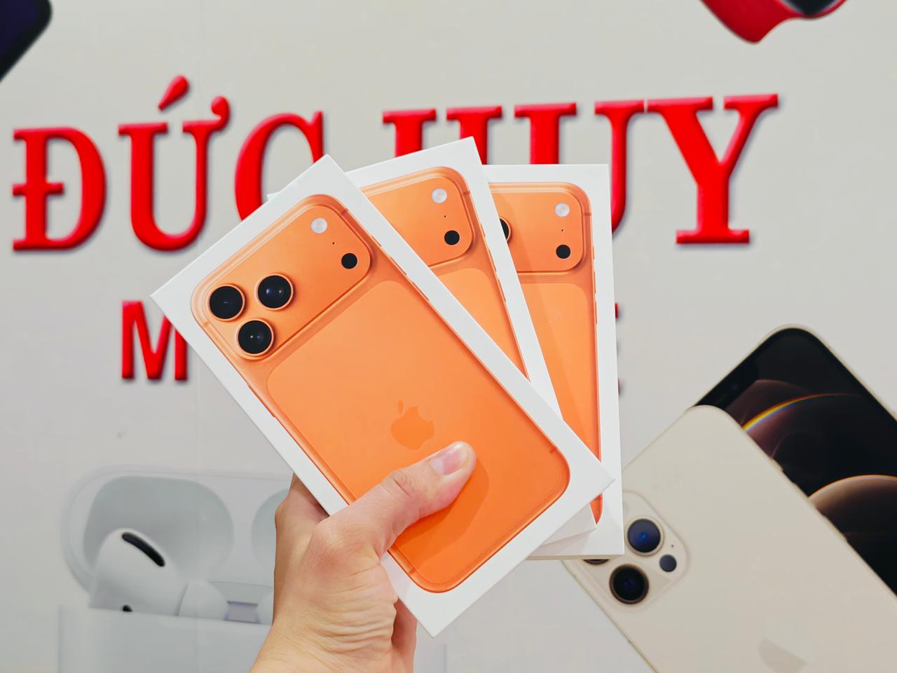 iPhone 17 Pro Max 512GB có thiết kế hiện đại với 3 màu đặc sắc