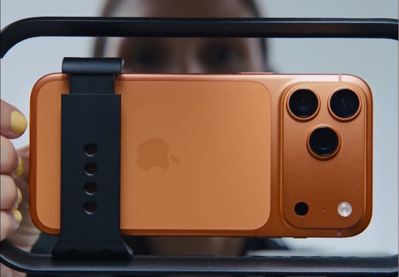 Cận cảnh iPhone 17 Pro màu Cam mới 
