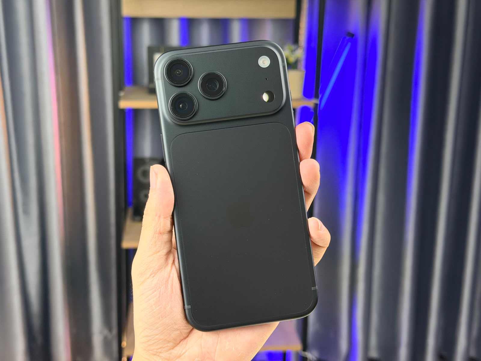iPhone 18 Pro Max màu đen