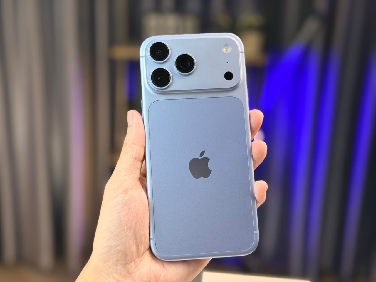 iPhone 18 Pro Max màu băng thanh