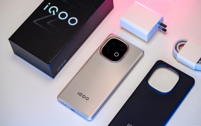 Dung lượng pin 8000mAh ấn tượng