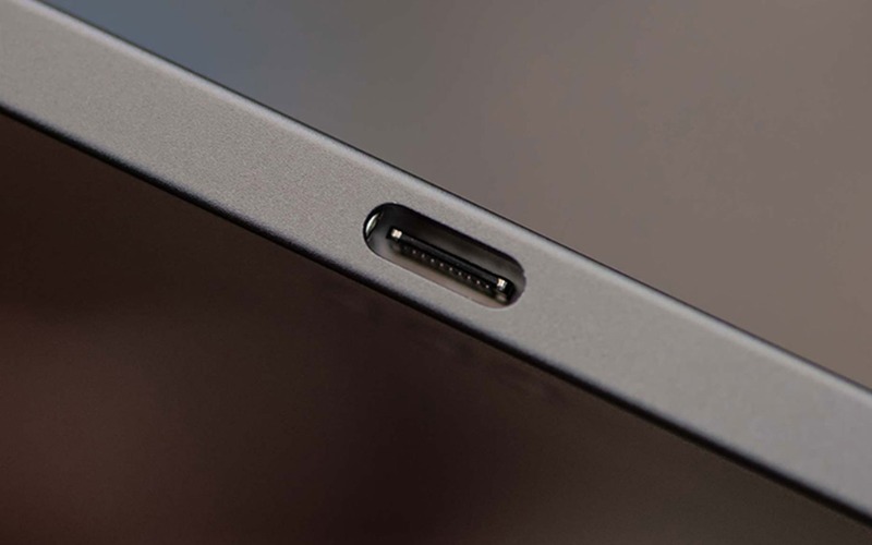 Nhận biết qua cổng sạc