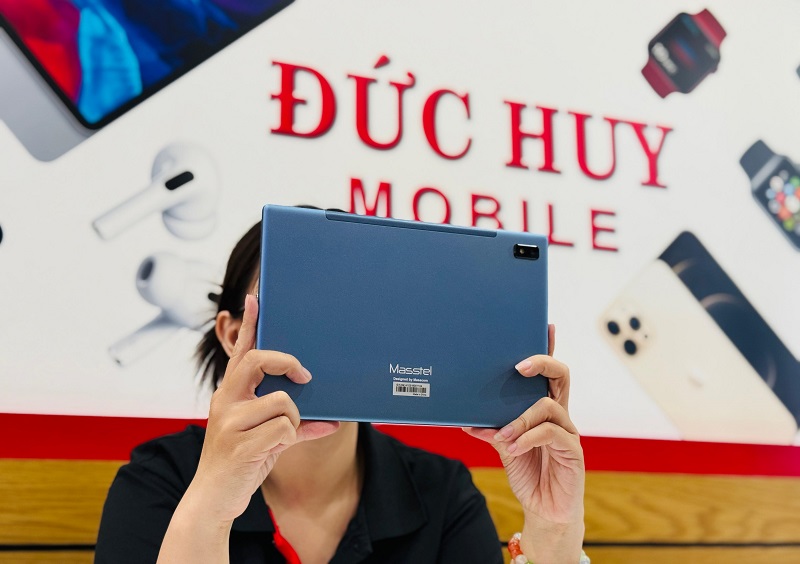 Ngoại hình Masstel Tab 10 Wifi thanh lịch