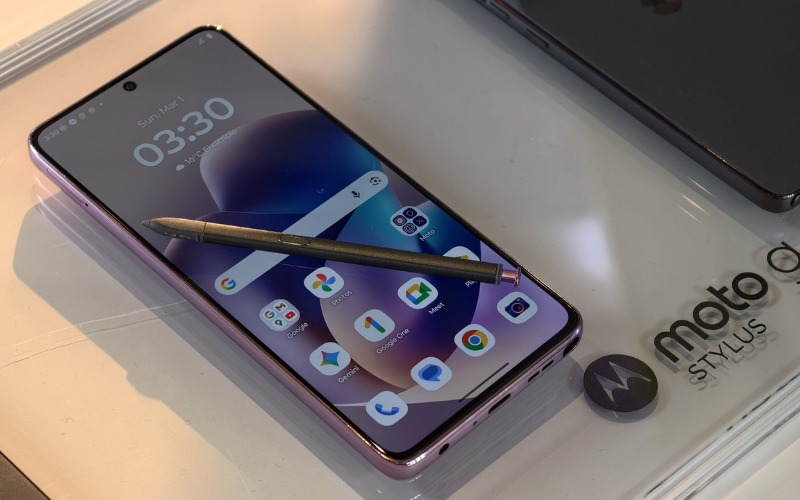 Màn hình AMOLED rực rỡ với 1 tỷ màu