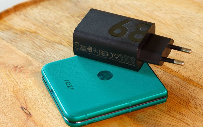 Pin 4800 mAh và sạc không dây 15W