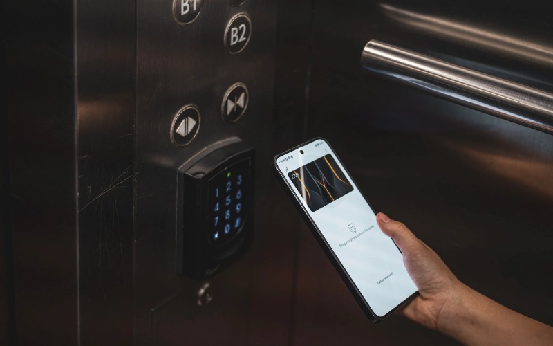 Chìa khóa điện tử và thẻ từ thang máy