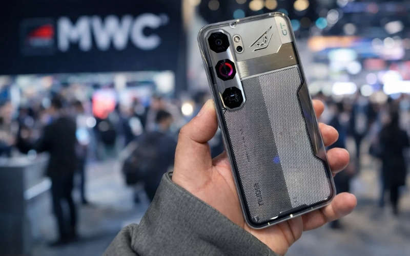 Pin 6210 mAh và sạc nhanh 80W